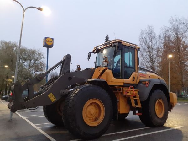 Klikkaa kuvaa nähdäksesi se täysikokoisena
==============
Mantsisen Volvo L120H
Mantsisen Volvo L120H pyöräkone.
Avainsanat: Mantsinen Volvo L120H Mantsisen Volvo L120H
Mantsisen Volvo L120H pyöräkone.
Avainsanat: Mantsinen Volvo L120H