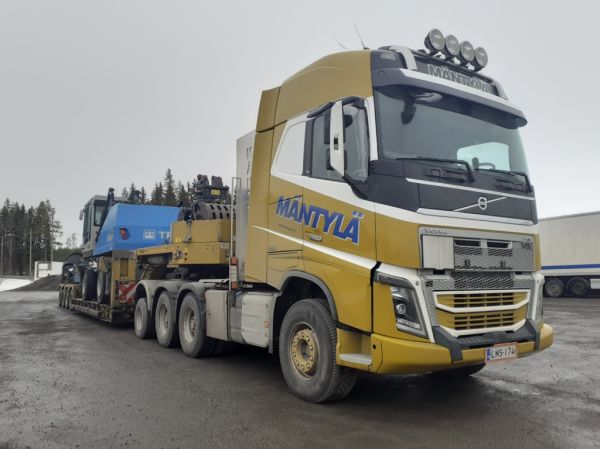 Mäntylä E&E:n Volvo FH16
Mäntylä E&E Ky:n Volvo FH16 lavettiyhdistelmä.
Avainsanat: Mäntylä Volvo FH16 ABC Hirvaskangas