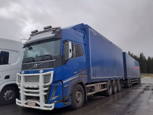 Martinsuon Turpeen Volvo FH16
Martinsuon Turve Oy:n Volvo FH16 turveyhdistelmä.
Avainsanat: Martinsuon Turve Volvo FH16 ABC Hirvaskangas