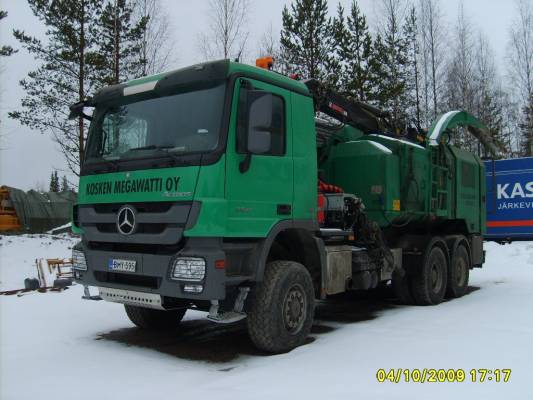 Kosken Megawatin MB 3341 Actros
Kosken Megawatti Oy:n MB 3341 Actros autohakkuri. 
Avainsanat: Megawatti MB 3341 Actros