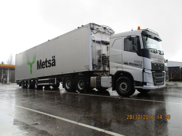 Kosken Megawatin Volvo FH500
Kosken Megawatti Oy:n Volvo FH500 hakepuolikas.
Avainsanat: Megawatti Volvo FH500 Shell Hirvaskangas Metsä