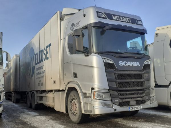 Melkoset Oy:n Scania R520
Melkoset Oy:n Scania R520 täysperävaunuyhdistelmä.
Avainsanat: Melkoset Scania R520 ABC Hirvaskangas Omapaja Pappa
