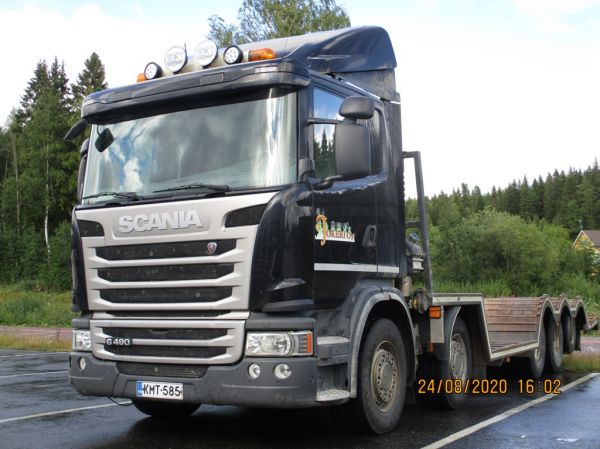 Metsä-Jokerin Scania G490
Metsä-Jokeri Oy:n Scania G490 koneenkuljetusauto.
Avainsanat: Metsä-Jokeri Scania G490