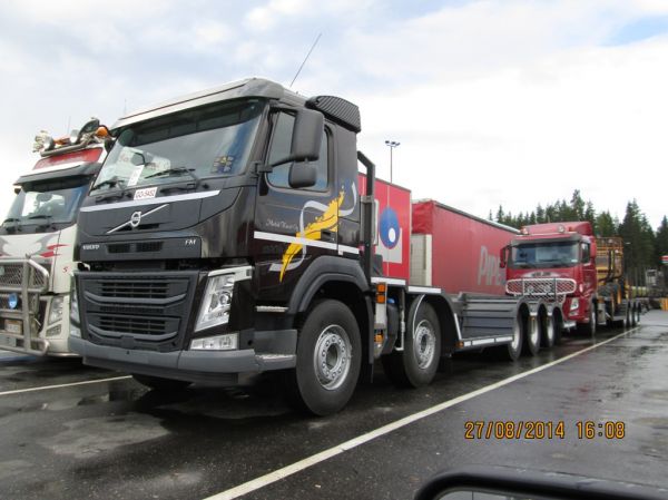 Metsä-Kiesin Volvo FM
Metsä-Kiesi Oy:n Volvo FM koneenkuljetusauto.
Avainsanat: Metsä-Kiesi Volvo FH ABC Hirvaskangas