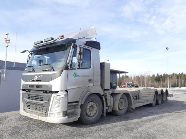 Metsä-Multian Volvo FM500
Metsä-Multia Oy:n Volvo FM500 koneenkuljetusauto.
Avainsanat: Metsä-Multia Volvo FM500 Hirvaskangas