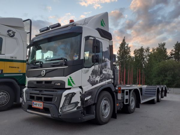 Metsä-Multian Volvo FMX
Metsä-Multia Oy:n Volvo FMX koneenkuljetusauto.
Avainsanat: Metsä-Multia Volvo FMX Neste