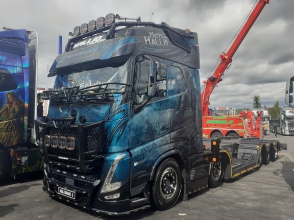 Klikkaa kuvaa nähdäksesi se täysikokoisena
==============
Metsä Hallion Volvo FH
Metsä Hallio Oy:n Volvo FH koneenkuljetusauto.
Avainsanat: Metsä-Hallio Volvo FH Himos26 Metsä Hallion Volvo FH
Metsä Hallio Oy:n Volvo FH koneenkuljetusauto.
Avainsanat: Metsä-Hallio Volvo FH Himos26