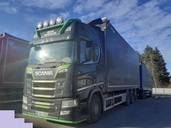 Metsä Lahtosen Scania R660
Metsä Lahtonen Oy:n Scania R660 hakeyhdistelmä.
Avainsanat: Metsä-Lahtonen Scania R660 Pölkky Neste Turvejuna