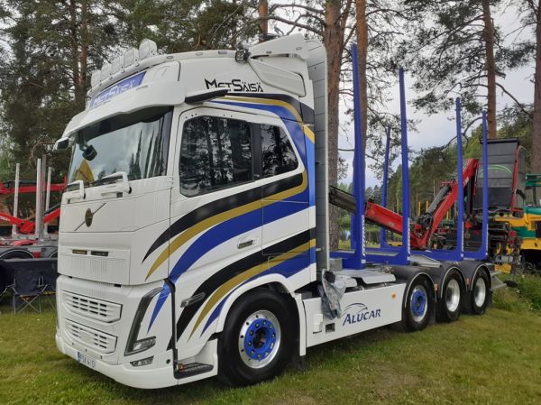 Klikkaa kuvaa nähdäksesi se täysikokoisena
==============
Metsäisän Volvo FH
MetSäisä Oy:n Volvo FH puutavara-auto.
Avainsanat: Metsäisä Volvo FH Runni26 Metsäisän Volvo FH
MetSäisä Oy:n Volvo FH puutavara-auto.
Avainsanat: Metsäisä Volvo FH Runni26