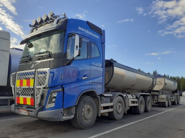 Metsäkolmion Volvo FH16
Metsäkolmion Volvo FH16 sorayhdistelmä.
Avainsanat: Metsäkolmio Volvo FH16 ABC Hirvaskangas