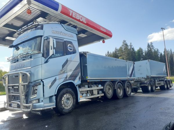 Metsäkolmion Volvo FH16
Metsäkolmion Volvo FH16 sorayhdistelmä.
Avainsanat: Metsäkolmio Volvo FH16 ABC Hirvaskangas