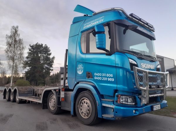 Metsäkoneurakointi Pynnösen Scania 560R XT
Metsäkoneurakointi Pynnönen Oy:n 560R XT koneenkuljetusauto.
Avainsanat: Pynnönen Scania 560RXT Neste