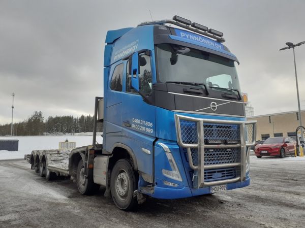 Metsäkoneurakointi Pynnösen Volvo FH
Metsäkoneurakointi Pynnönen Oy:n Volvo FH koneenkuljetusauto.
Avainsanat: Pynnönen Volvo FH540 Shell Hirvaskangas