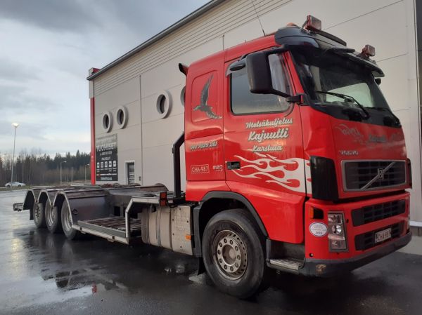 Metsäkuljetus Kajuutin Volvo FH520
Metsäkuljetus Kajuutin Volvo FH520 koneenkuljetusauto.
Avainsanat: Kajuutti Volvo FH520 Hirvaskangas