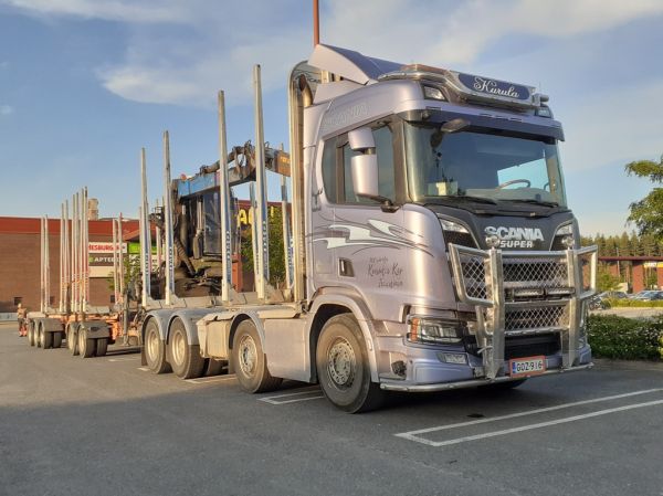 Metsäkuljetus Kurulan Scania R660
Metsäkuljetus Kurula Ky:n Scania R660 puutavarayhdistelmä.

Avainsanat: Kurula Scania R660 ABC Hirvaskangas