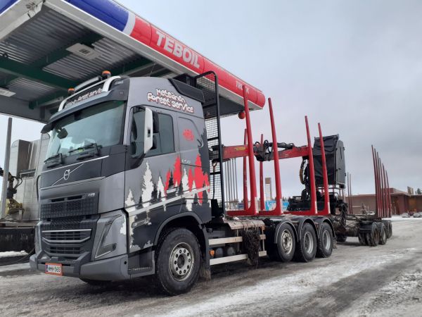 Metsänen Forest Servicen Volvo FH16
Metsänen Forest Service Oy:n Volvo FH16 puutavarayhdistelmä. 
Avainsanat: Metsänen Forest Service Volvo FH16 ABC Hirvaskangas