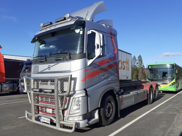 Metso Transin Volvo FH500
Metso Trans Oy:n Volvo FH500 vaihtolava-auto.
Avainsanat: Metso-Trans Volvo FH500