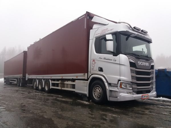 K Minkkisen Scania R520
K Minkkinen Oy:n Scania R520 hakeyhdistelmä. 
Avainsanat: Minkkinen Scania R520