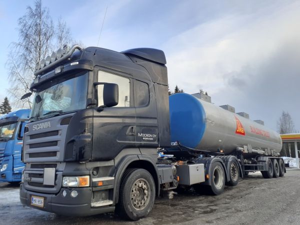 Mocronin Scania R470
Mocron Oy:n Scania R470 säiliöpuolikas.
Avainsanat: Mocron Scania R470 Shell Hirvaskangas