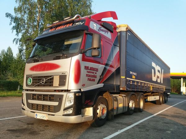 Molanders Transport Ab:n Volvo FH
Molanders Transport Ab:n Volvo FH "Snoopy" puoliperävaunuyhdistelmä.
Avainsanat: Molander Volvo FH Snoopy Shell Hirvaskangas