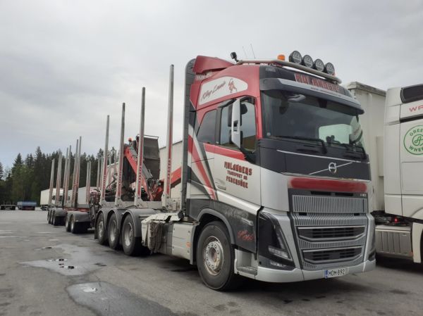 Molanders Transport Ab:n Volvo FH16
Molanders Transport Ab:n Volvo FH16 " King Louie" puutavarayhdistelmä.
Avainsanat: Molander Volvo FH16 King Louie ABC Hirvaskangas