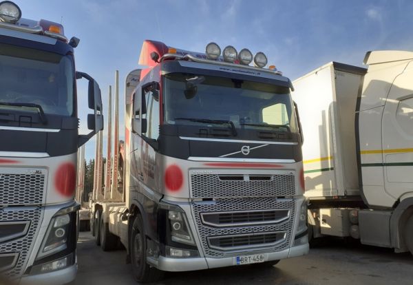 Molanders Transport Ab:n Volvo FH16
Molanders Transport Ab:n Volvo FH16 " Obelix" puutavarayhdistelmä.
Avainsanat: Molander Volvo FH16 Obelix ABC Hirvaskangas