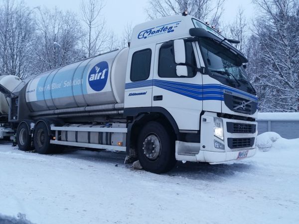 E Monten Volvo FM 
Oy E Monten Ab:n Volvo FM säiliöyhdistelmä.
Avainsanat: Monte Volvo FM