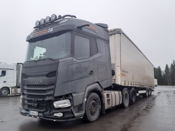 Moveron DAF XG530 FST
Movero Oy:n DAF XG530 FST puoliperävaunuyhdistelmä.
Avainsanat: Movero DAF XG530 FST ABC Hirvaskangas