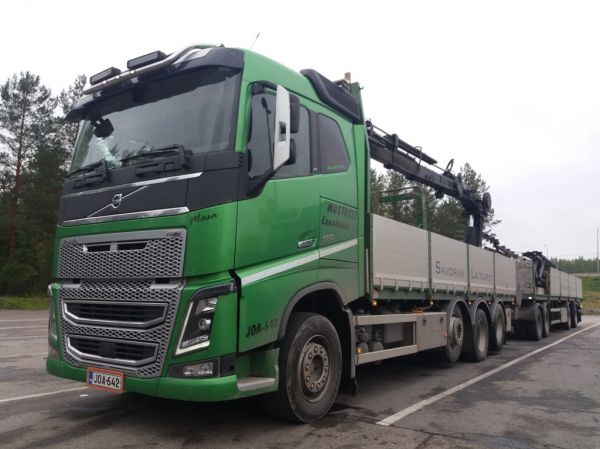 K&K Mustosen Volvo FH16
K&K Mustoset Ay:n nosturilla varustettu Volvo FH16 täysperävaunuyhdistelmä.
Avainsanat: Mustoset Volvo FH Shell Hirvaskangas