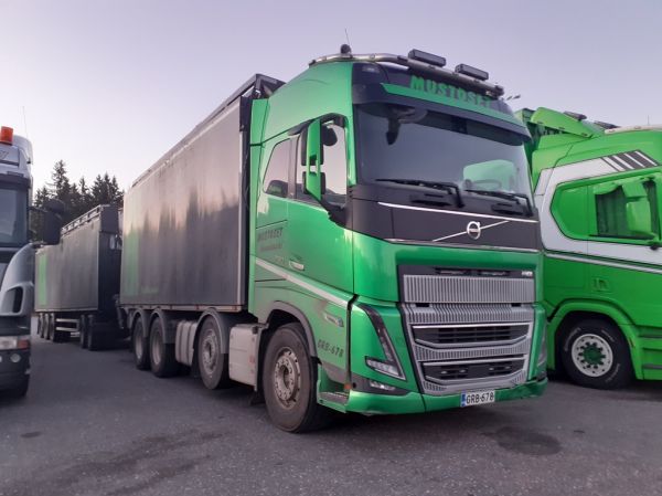 Klikkaa kuvaa nähdäksesi se täysikokoisena
==============
K&K Mustosen Volvo FH16
K&K Mustoset Ay:n nosturilla varustettu Volvo FH16 täysperävaunuyhdistelmä.
Avainsanat: Mustonen Volvo FH16 ABC Hirvaskangas K&K Mustosen Volvo FH16
K&K Mustoset Ay:n nosturilla varustettu Volvo FH16 täysperävaunuyhdistelmä.
Avainsanat: Mustonen Volvo FH16 ABC Hirvaskangas