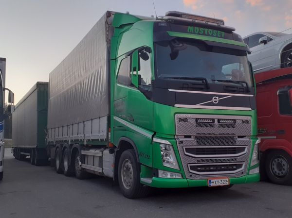 K&K Mustosen Volvo FH500
K&K Mustosen Ay:n Volvo FH500 täysperävaunuyhdistelmä.
Avainsanat: Mustoset Volvo FH500 ABC Hirvaskangas