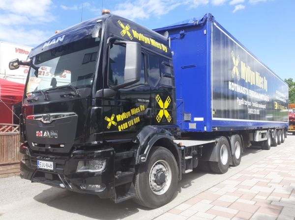 Myllyn Miehen MAN TGS 33.520
Myllyn Mies Oy:n MAN TGS 33.520 hakepuolikas.
Avainsanat: Myllyn-Mies MAN TGS 33.520 Viitasaari24