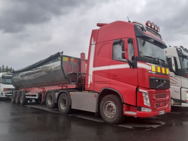 Myllyvaaran Rahtikoneet Oy:n Volvo FH
Myllyvaaran Rahtikoneet Oy:n Volvo FH sorapuolikas.
Avainsanat: MyllyvaaranRahtikoneet Volvo FH ABC Hirvaskangas