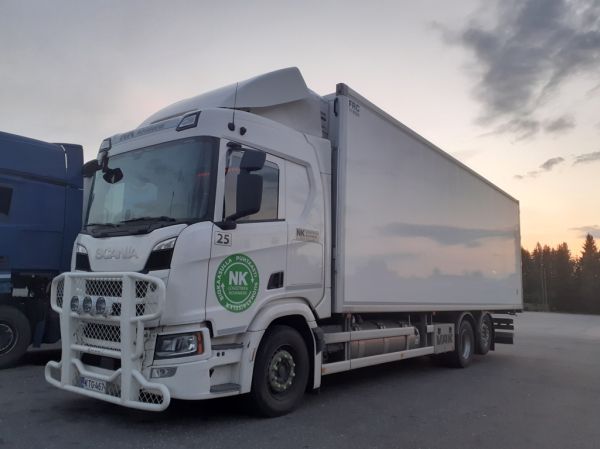 Klikkaa kuvaa nähdäksesi se täysikokoisena
==============
NK-Logistiikan Scania
NK-Logistiikka Oy:n Scania rahtiauto.
Avainsanat: NK-Logistiikka Scania ABC Hirvaskangas 25 Kaasuauto NK-Logistiikan Scania
NK-Logistiikka Oy:n Scania rahtiauto.
Avainsanat: NK-Logistiikka Scania ABC Hirvaskangas 25 Kaasuauto