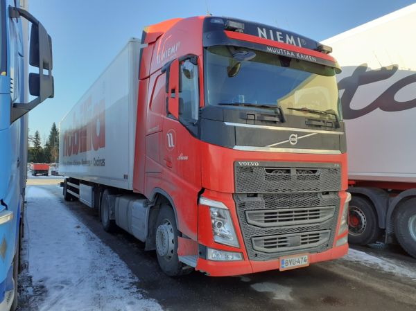 Niemen Volvo FH
Niemen Volvo FH "Alexa" puoliperävaunuyhdistelmä.

Avainsanat: Niemi Volvo FH ABC Hirvaskangas Alexa