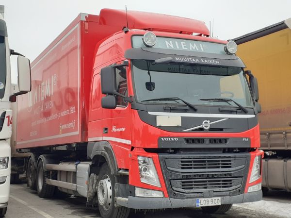 Niemen Volvo FM
Niemen Volvo FM "Florence" täysperävaunuyhdistelmä.
Avainsanat: Niemi Volvo FM Florence ABC Hirvaskangas