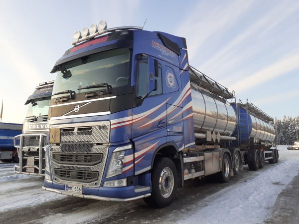 Niinexpressin Volvo FH500
Niinexpress Oy:n Volvo FH500 säiliöyhdistelmä.
Avainsanat: Niinexpress Volvo FH500 ABC Hirvaskangas