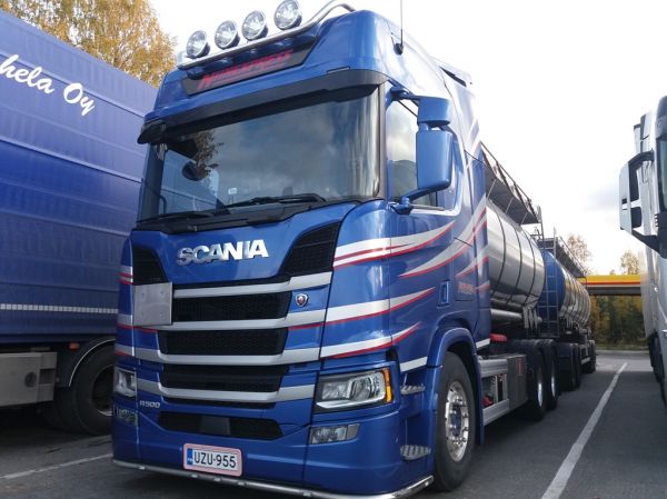 Niinexpressin Scania R500
Niinexpress Oy:n Scania RR00 säiliöyhdistelmä.
Avainsanat: Niinexpress Scania R500 Shell Hirvaskangas