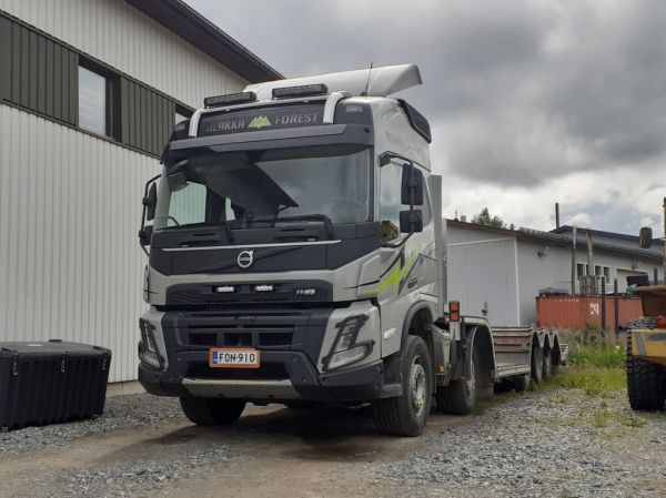 Nilakka Forestin Volvo FMX540
Nilakka Forest Oy:n Volvo FMX540 koneenkuljetusauto.
Avainsanat: Nilakka Forest Volvo FMX540