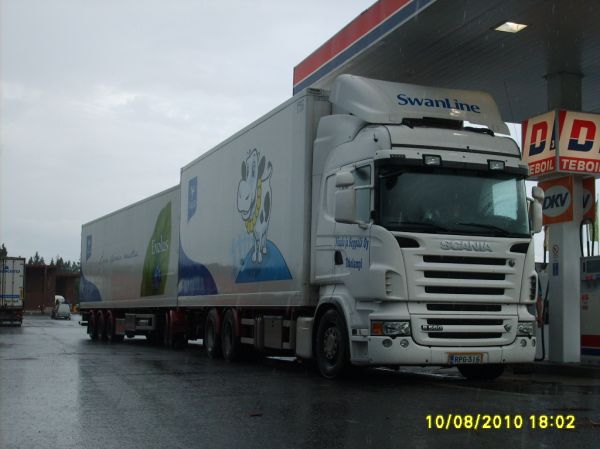 Nisula ja Seppälän Scania R560
Valion ajossa oleva Nisula ja Seppälä Oy:n Scania R560 täysperävaunuyhdistelmä.
Avainsanat: Valio Nisula&Seppälä Swanline Scania R560 Evolus ABC Hirvaskangas 1