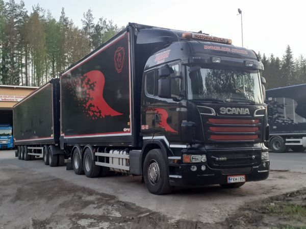 Nosto ja Kuljetus Jauhiaisen Scania R620 
Nosto ja Kuljetus Jauhiainen Ky:n Scania R620 turveyhdistelmä..
Avainsanat: Jauhiainen Scania R620