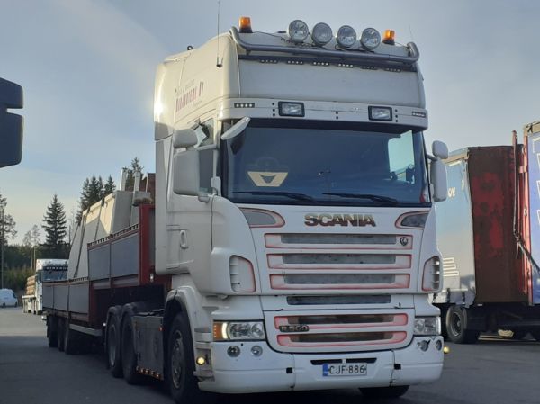 Nosto ja kuljetus Marjoniemen Scania R500
Nosto ja kuljetus Marjoniemi Oy:n Scania R500 puoliperävaunuyhdistelmä.
Avainsanat: Marjoniemi Scania R500 ABC Hirvaskangas