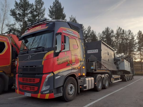 Klikkaa kuvaa nähdäksesi se täysikokoisena
==============
Nosto ja Kuljetus Ruuskan Volvo FH500
Nosto ja Kuljetus Ruuska Ky:n Volvo FH500 lavettiyhdistelmä.
Avainsanat: Ruuska Volvo FH500 ST1 Hirvaskangas Nosto ja Kuljetus Ruuskan Volvo FH500
Nosto ja Kuljetus Ruuska Ky:n Volvo FH500 lavettiyhdistelmä.
Avainsanat: Ruuska Volvo FH500 ST1 Hirvaskangas