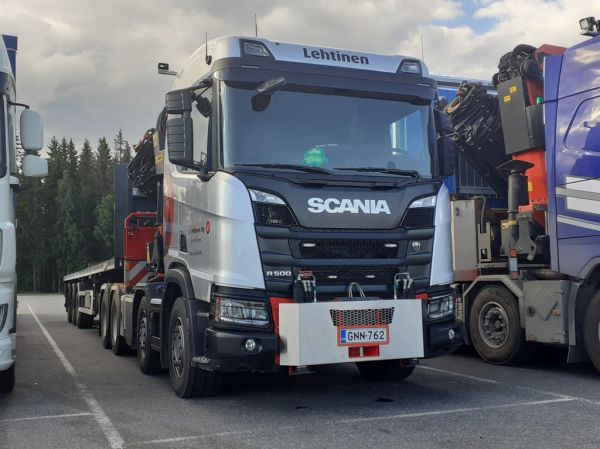 Nosto ja Kuljetus S Lehtisen Scania R500XT
Nosto ja Kuljetus S Lehtinen Oy:n nosturilla varustettu Scania R500XT puoliperävaunuyhdistelmä.
Avainsanat: Lehtinen Scania R500XT ABC Hirvaskangas