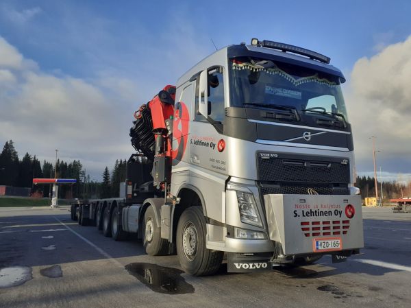 Nosto ja Kuljetus S Lehtisen Volvo FH
Nosto ja Kuljetus S Lehtinen Oy:n nosturilla varustettu Volvo FH täysperävaunuyhdistelmä.
Avainsanat: Lehtinen Volvo FH ABC Hirvaskangas