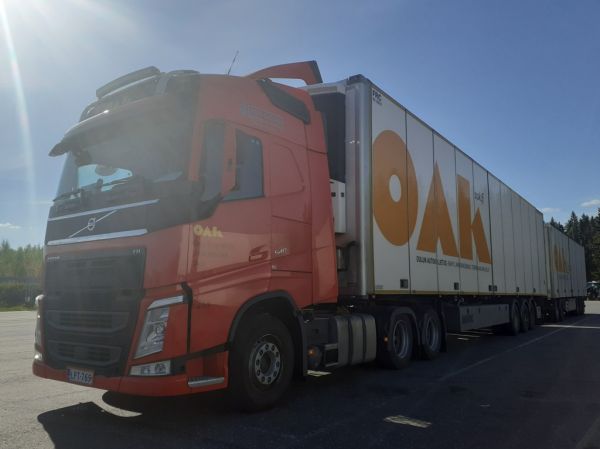 E Sjögrenin Volvo FH540
Oulun Autokuljetuksen ajossa oleva E Sjögren Oy:n Volvo FH540 hct-yhdistelmä. 
Avainsanat: OAK Sjögren Volvo FH540 ABC Hirvaskangas 269 Hct