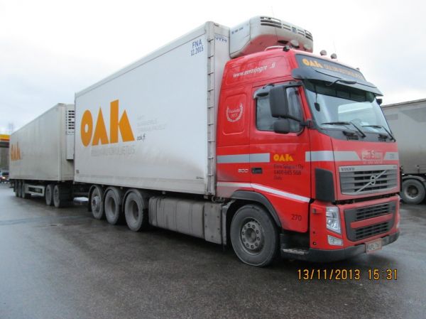 E Sjögrenin Volvo FH500 
Oulun Autokuljetus Oy:n ajossa oleva E Sjögren Oy:n Volvo FH500 täysperävaunuyhdistelmä.
Avainsanat: Sjögren OAK Oulun Autokuljetus Volvo FH500 Shell Hirvaskangas 270