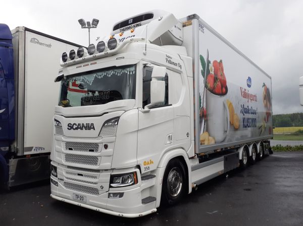 Kuljetus Peltosen Scania R660
Oulun Autokuljetuksen/Valion ajossa oleva Kuljetus Peltonen Oy:n Scania R660.
Avainsanat: Peltonen OAK Valio Scania R660 356 Valiojogurtti Himos22