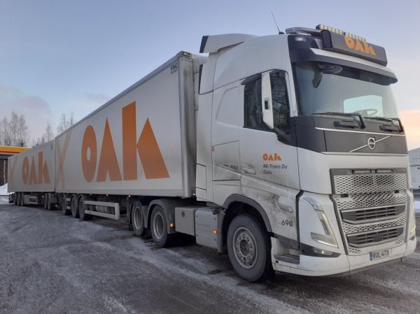 RK-Transin Volvo FH460
Oulun Autokuljetuksen ajossa oleva RK-Trans Oy:n Volvo FH460 hct-yhdistelmä.
Avainsanat: OAK RK-Trans Volvo FH460 Shell Hirvaskangas 690 Hct