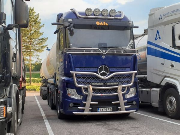 Nehvosen MB 2653 Actros
Oulun Autokuljetuksen ajossa oleva Nehvonen Oy:n MB 2653 Actros säiliöyhdistelmä.
Avainsanat: Nehvonen OAK MB 2653 Actros ST1 Hirvaskangas 86 Mika